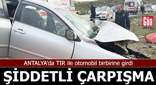 Antalya'da TIR ve otomobil çarpıştı: 2 yaralı